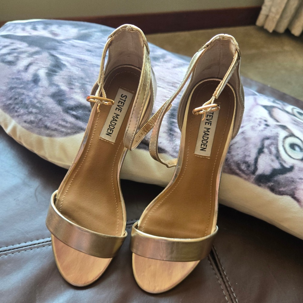 Steve Madden Irenee Gold Metallic Ankle Strap Block Heel Sandals Womens 7M